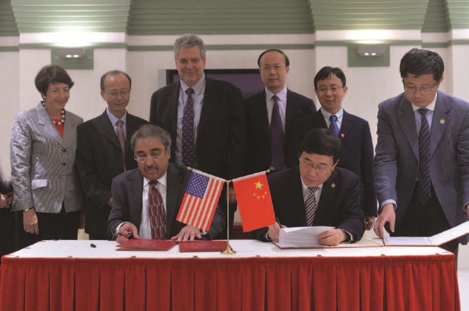 Leadership of 21st Century China Center and UC San Diego join counterparts from Fudan University for the signing of a memorandum of understanding, launching collaborative studies, research, and intellectual exchange.